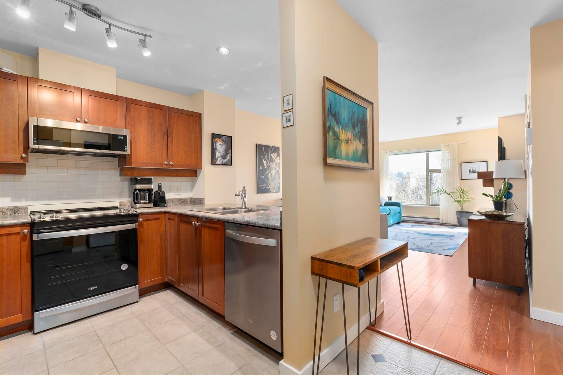 Property photo e99d33fc-7e21-41ed-a98a-07c3520044ab